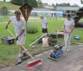 Helfen macht glücklich – HTL-Schüler*innen helfen für guten Zweck