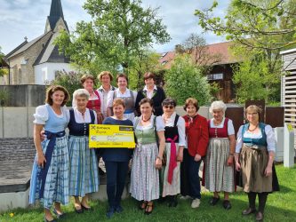 Goldhaubenfrauen unterstützen die Hospiz-Initiative Flachgau.