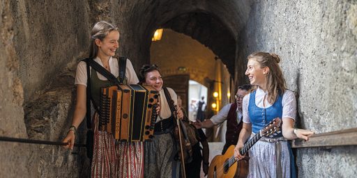 Das Burgsingen unterstützt das Team Bischofshofen der Hospiz-Initiative Pongau